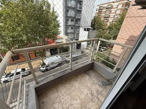 Departamento de 2 ambientes con balcón al frente