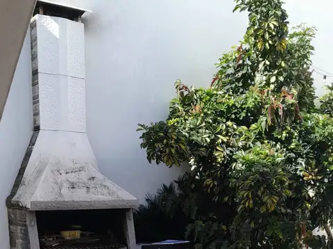 Depto Tipo Casa en Venta en Pompeya, USD 111.000