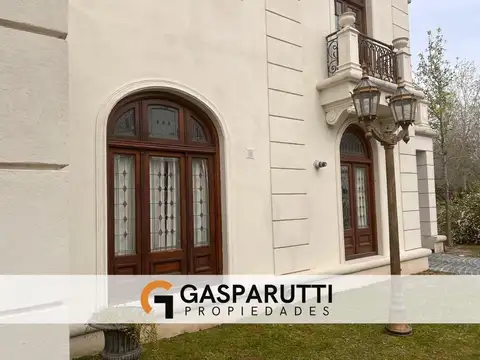 Casa en Venta con 6 cocheras