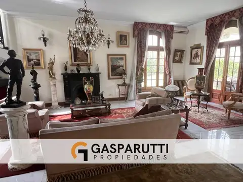 Casa en Venta con 6 cocheras