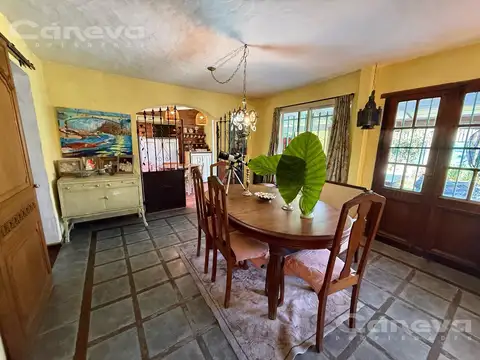 Casa en Venta con 2 cocheras