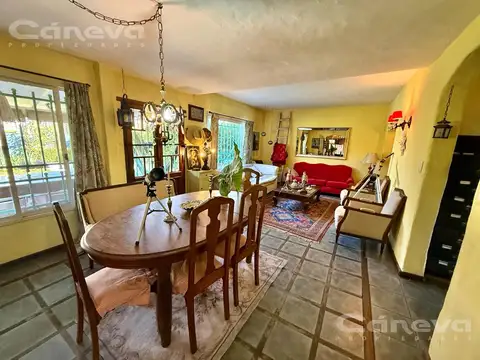 Casa 5 ambientes con 4 baños
