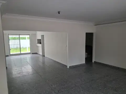 Casa en Alquiler con 1 cochera