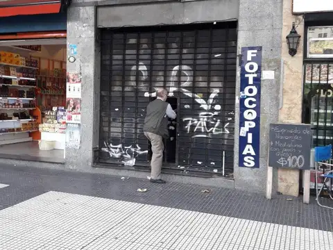 EXCELENTE LOCAL AL FRENTE(ENTRADA. INDEP.) CON SÓTANO