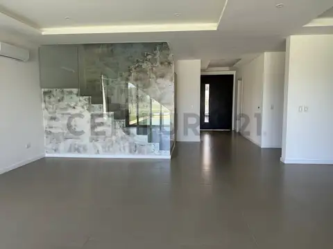 Casa en Venta en Guillermo E Hudson, USD 529.000