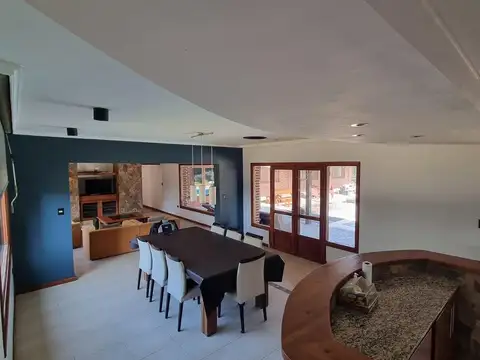 Casa 5 ambientes con 2 baños