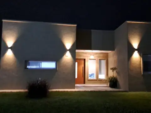 Casa  en Venta en San Ramón, Pilar del Este, Pilar