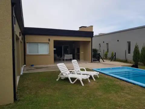 Casa  en Venta en San Ramón, Pilar del Este, Pilar