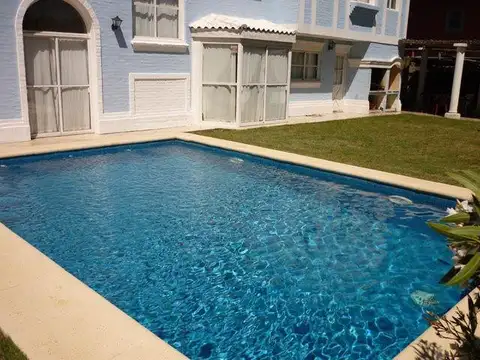 Casa 5 ambientes con 3 baños