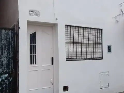 Depto Tipo Casa en Alquiler en Chilavert, $ 380.000
