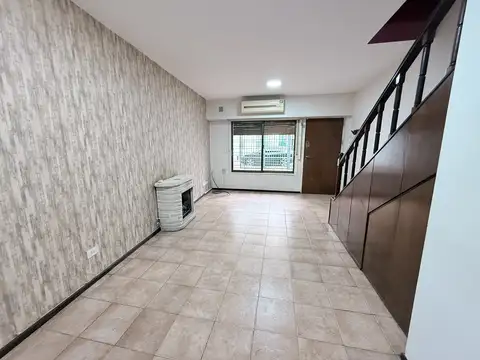Depto Tipo Casa en Alquiler de 4 ambientes