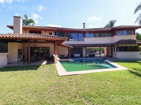 Casa en venta de 5 amb con amplio parque y pileta, dependencia de serv. en Barrio La Deseada, Ezeiza