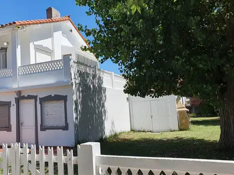 Casa en venta - 6 Dormitorios 3 Baños - San Clemente del Tuyú