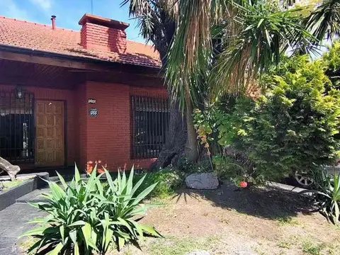 CASA 3 AMB COCH. PARRILLA Y PILETA SAN JUSTO