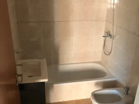 DEPARTAMENTO MONOAMBIENTE CON BALCÓN - AL CONTRAFRENTE - CON RENTA