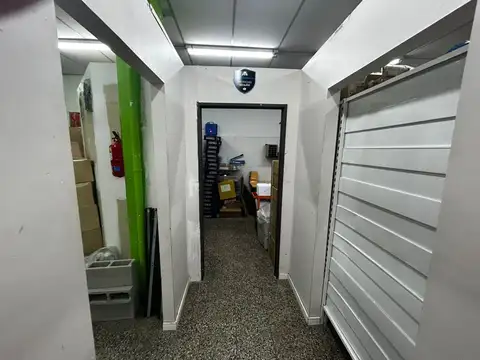 Local en Venta en Flores, USD 220.000