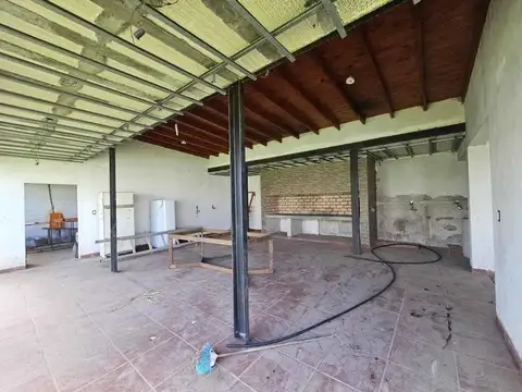 Casa en Venta con 3 cocheras