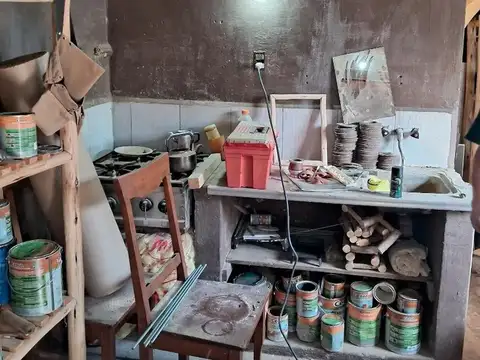 Casa con pileta + terreno con 3 departamentos