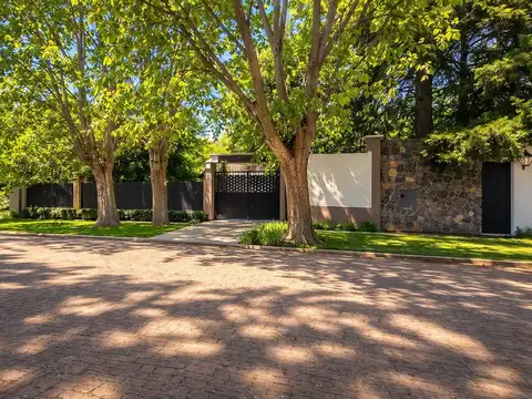 PARQUIZADO,CASA Y PILETA EN VENTA VISTALBA