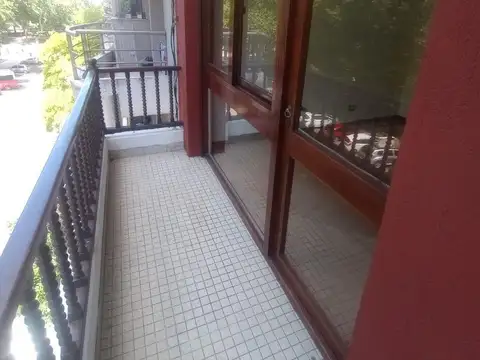 Departamento 3 ambientes a la calle con cochera