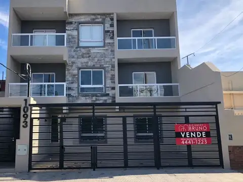 DEPARTAMENTO 2 AMB – 2° PISO FRENTE – CON BALCON 