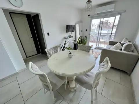 DEPARTAMENTO 2 AMB – 2° PISO FRENTE – CON BALCON