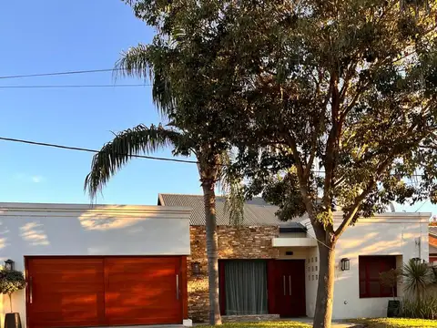 VENTA CASA DE CATEGORIA ZONA PARQUE