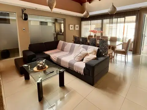 Aarón Castellanos 100