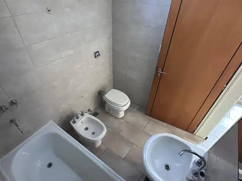 Alquiler monoambiente con balcón y amenities en Almagro