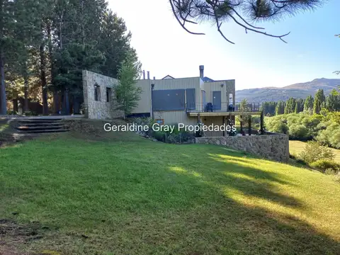 Casa en venta de 4 dormitorios c/ cochera en barrio privado Chapelco Golf & Resort 