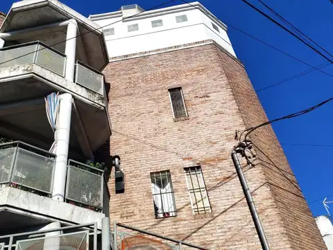 SAN MARTIN: DEPTO. 3 AMB, A 2 CUADRAS DE ESTACIÓN, SIN EXPEN