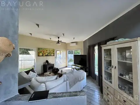 Casa 4 ambientes con 2 baños