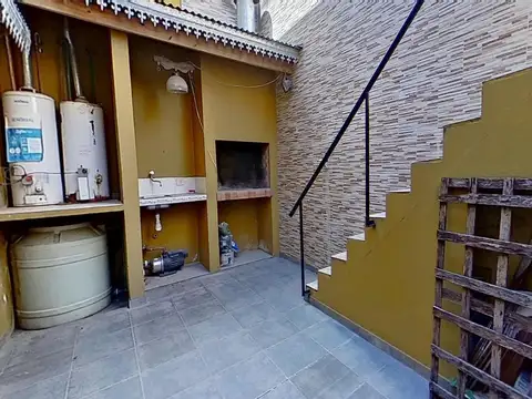 Casa 7 ambientes con 4 baños