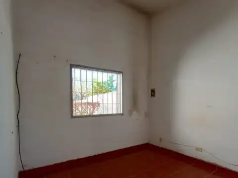 CASA A REFACCIONAR VENTA 3 AMBIENTES CON JARDÍN Y COCHERA 2 AUTOS EN HUDSON