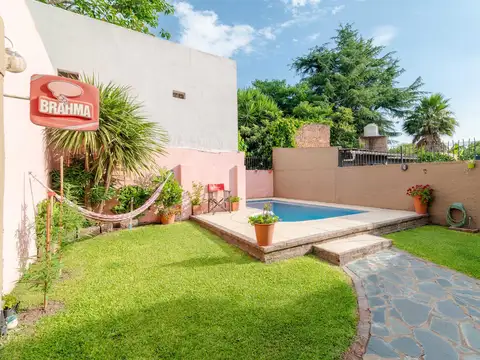 Casa 4 ambientes con piscina y garage en venta en Temperley