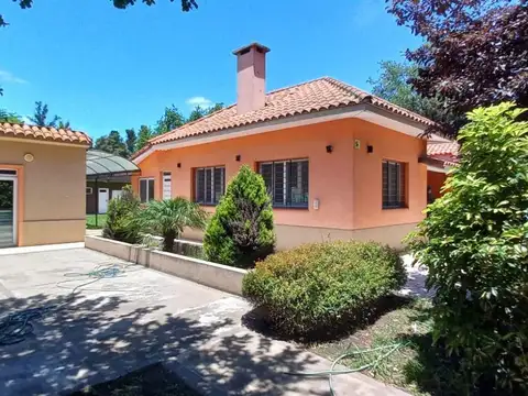 HERMOSA QUINTA EN 9 DE ABRIL