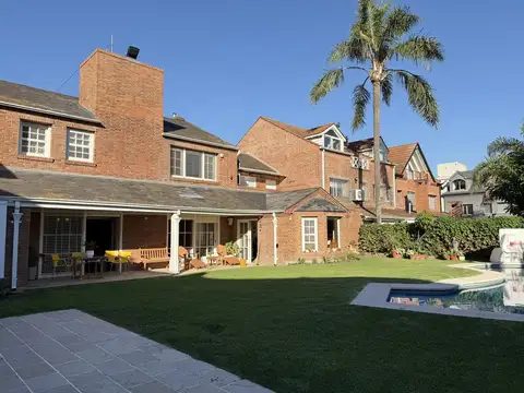 Casa en Alquiler de 5 Dormitorios, Con Jardín - Martínez, San Isidro