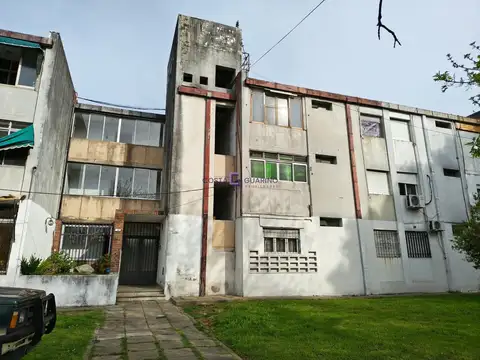 Departamento de 3 ambientes en segundo piso al frente
