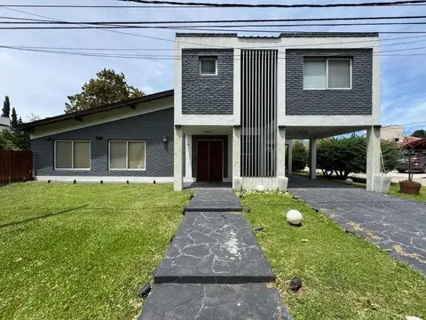 Casa 4 ambientes con pileta y quincho en Canning