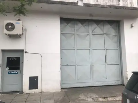 Excelente galpon entrada camion, lote propio 340m2