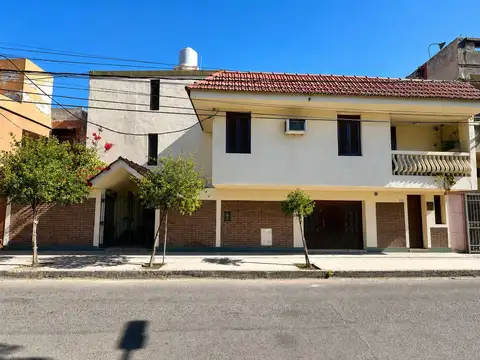  HERMOSA CASA EN PLENO CENTRO DE SGO