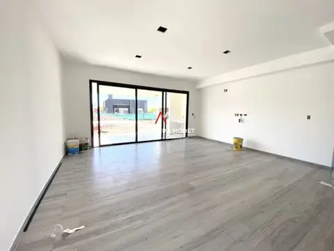 CASA EN VENTA EN SAN RAMIRO - PILAR DEL ESTE