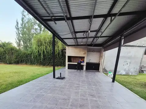 Casa 2 ambientes con 1 baño