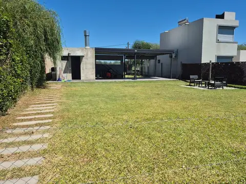 VENTA QUINCHO CON PILETA EN BARRIO LAS TARDES