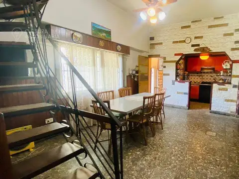 CASA 4 AMBIENTES VENTA PALOMAR CON COCHERA APTO CREDITO