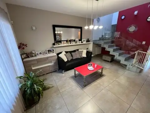 Casa 4 ambientes con 3 baños