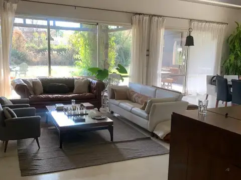 CASA EN ALQUILER  EN LA PEREGRINA