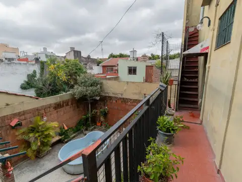 Casa 4 ambientes con 2 baños
