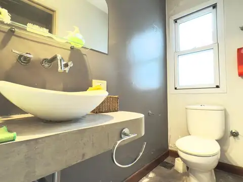 CASA EN VENTA EN CITY BELL 3 DORMITORIOS