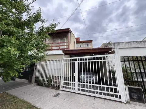 CASA 5 AMBIENTES ITUZAINGO NORTE. PERMUTA